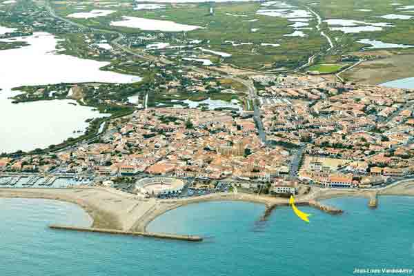 Les Saintes Maries de la Mer vue du ciel